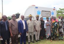 Santé : Le ministre Pierre Dimba offre une ambulance médicalisée à Begbessou