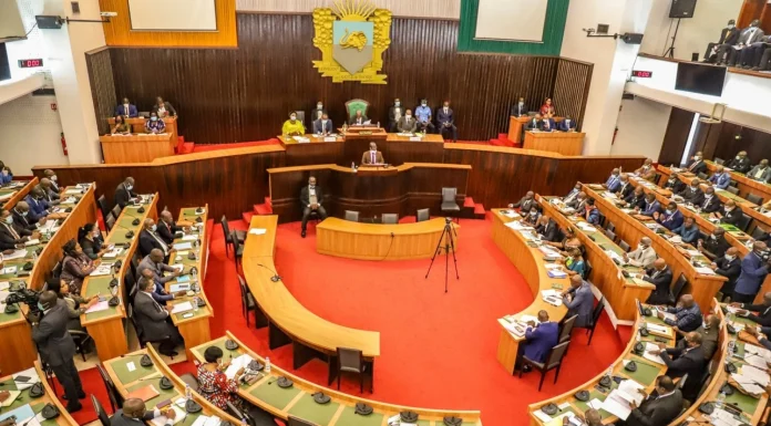 Assemblée nationale : la séance inaugurale annulée, le flou s’installe sur l’ouverture de la 3e législature