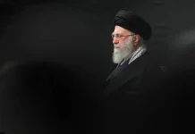 Iran : Ali Khamenei tué dans une frappe américaine et israélienne, crise majeure en perspective