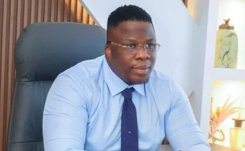 Affaire Apoutchou National : le parquet requiert 7 ans de prison et 240 millions FCFA d’amende