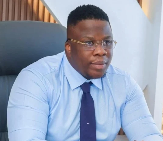 Affaire Apoutchou National : le parquet requiert 7 ans de prison et 240 millions FCFA d’amende