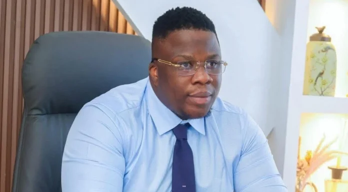 Affaire Apoutchou National : le parquet requiert 7 ans de prison et 240 millions FCFA d’amende