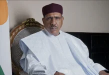 Niger : le Parlement européen réclame la libération de Mohamed Bazoum trois ans après le coup d’État