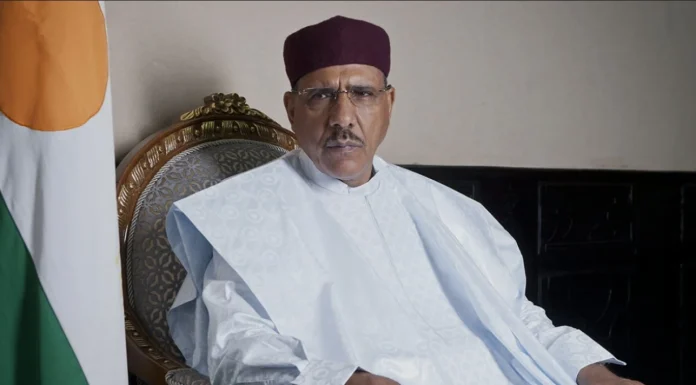 Niger : le Parlement européen réclame la libération de Mohamed Bazoum trois ans après le coup d’État