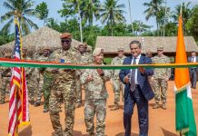 Les autorités ivoiriennes inaugurent un centre d’entraînement moderne pour les forces spéciales avec le soutien des États-Unis
