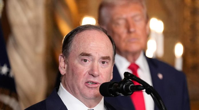 États-Unis : le Pentagone annonce le départ du plus haut responsable civil de la Marine, John Phelan