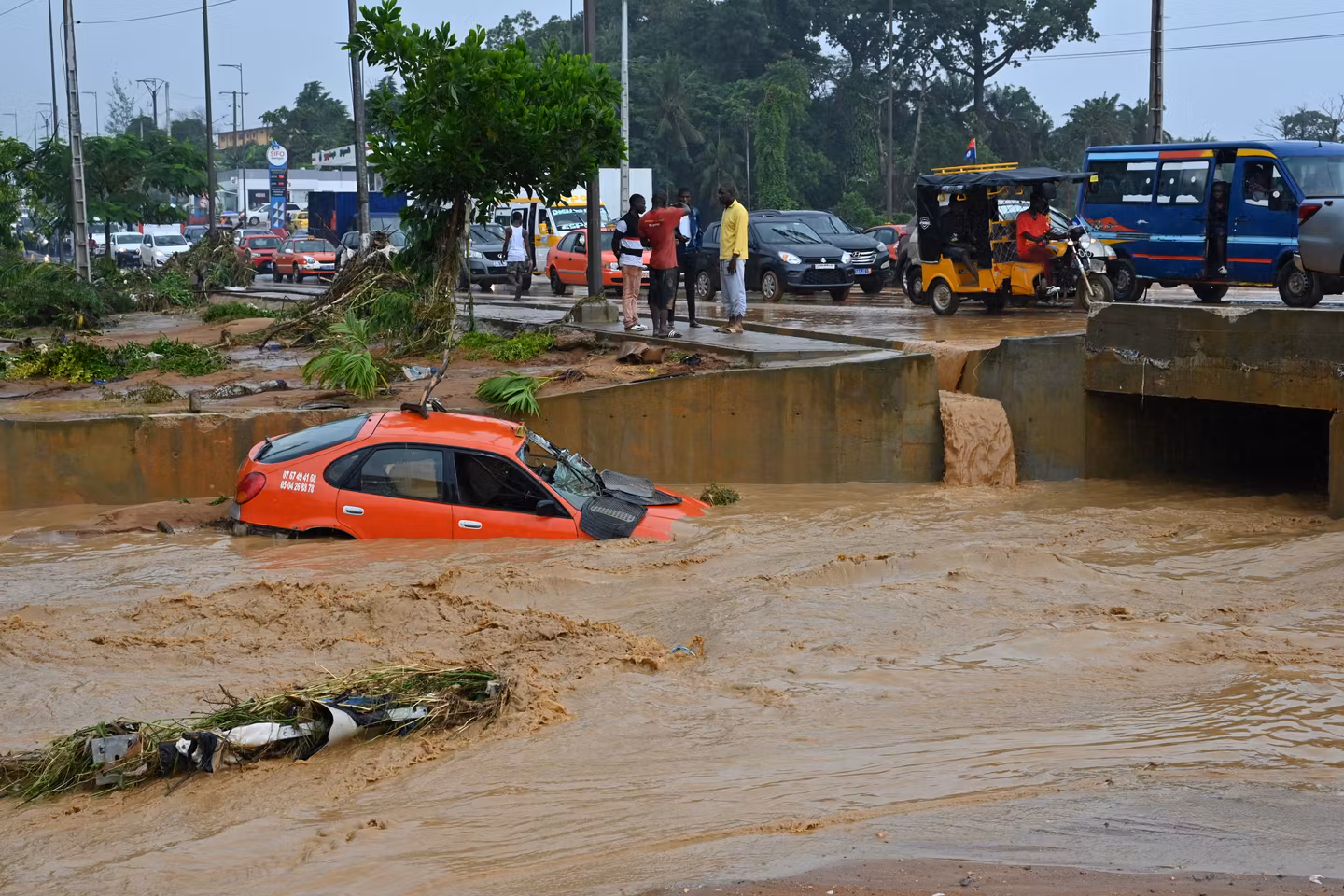 FACE AUX PLUIES CYCLIQUES : ASSALE TIEMOKO PRONE LA FERMETE ET L’INDEMNISATION CONTRE LES INONDATIONS