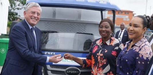 Abobo : les CLASH renforcés par un important don d’ECOTI SA pour booster la salubrité urbaine
