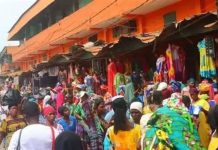 Colère à Adjamé : LES COMMERÇANTS DU FORUM SAFA BLOQUENT 12 MILLIARDS ET EXIGENT DES COMPTES !
