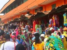 Colère à Adjamé : LES COMMERÇANTS DU FORUM SAFA BLOQUENT 12 MILLIARDS ET EXIGENT DES COMPTES !