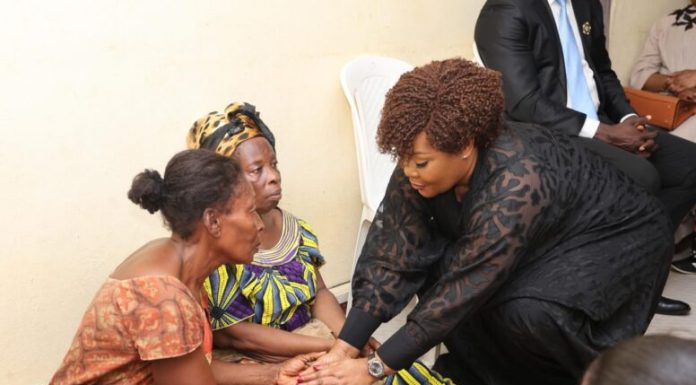 Pluies diluviennes à Abidjan : le gouvernement apporte soutien aux familles endeuillées